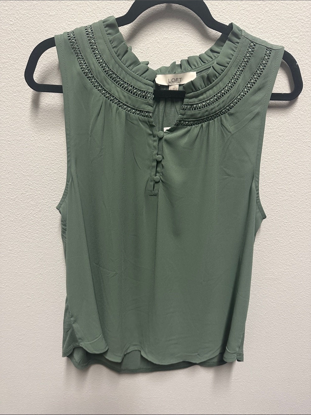 NWT LOFT Sage Green Sleeveless Ruffle Neck Shell Top - Large